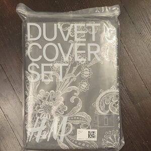 H&M Elegant Floral Gray Duvet Cover